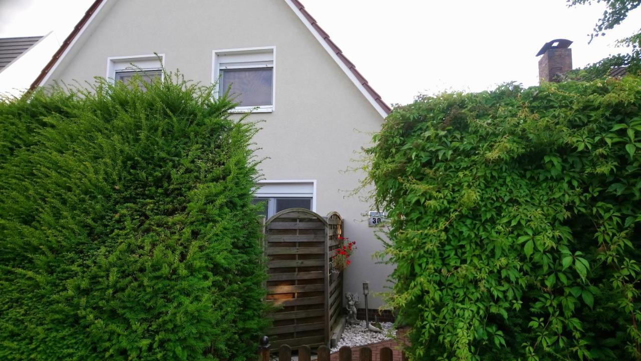 Private Zimmer Bei Der Weser-Ems-Halle Oldenburg Exterior photo